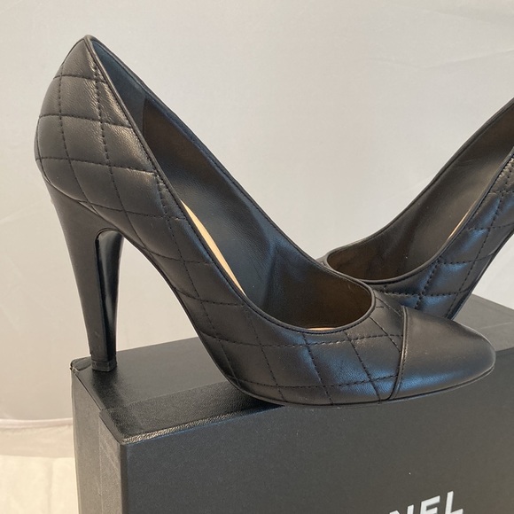 AUTHENTIC CHANEL Escarpins Quilted Classic Pump 39 - Picture 2 of 16